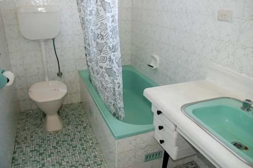 Standard Apartment, 2 Bedrooms, Non Smoking, Kitchen (Stay 4 And Save!) photo 3