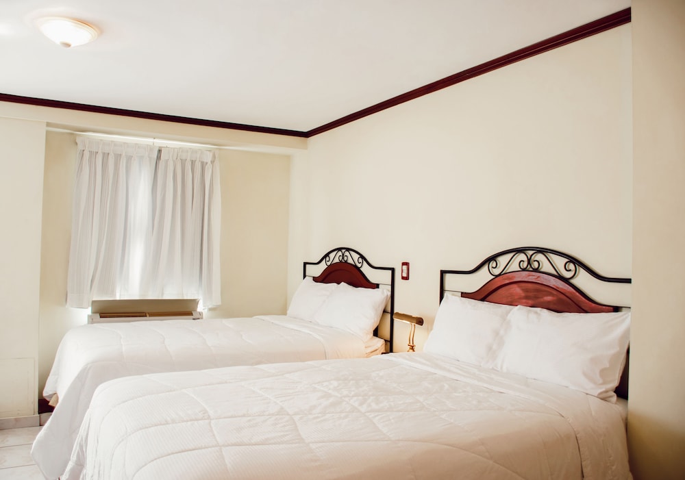 Suite, 2 Double Beds photo 3