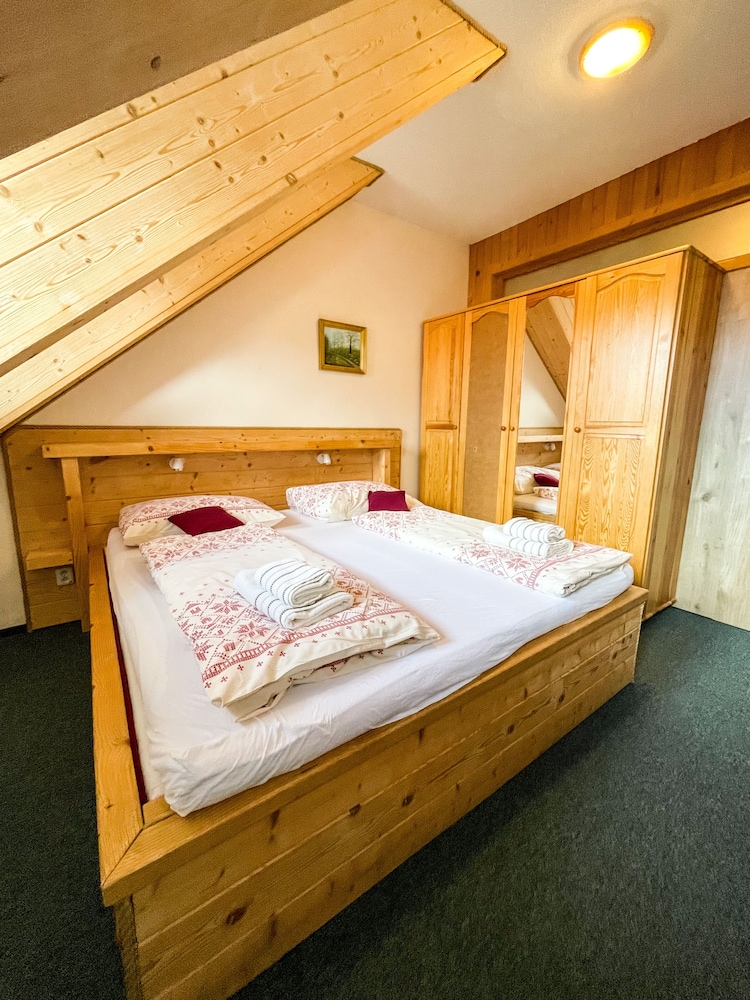 Basic Quadruple Room photo 2