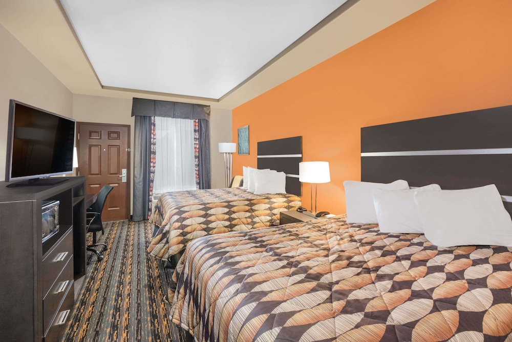 Suite, 2 Queen Beds, Kitchen photo 2