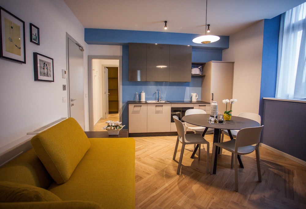 Apartment, 2 Bedrooms, Balcony, Lake View (South balcony) photo 1