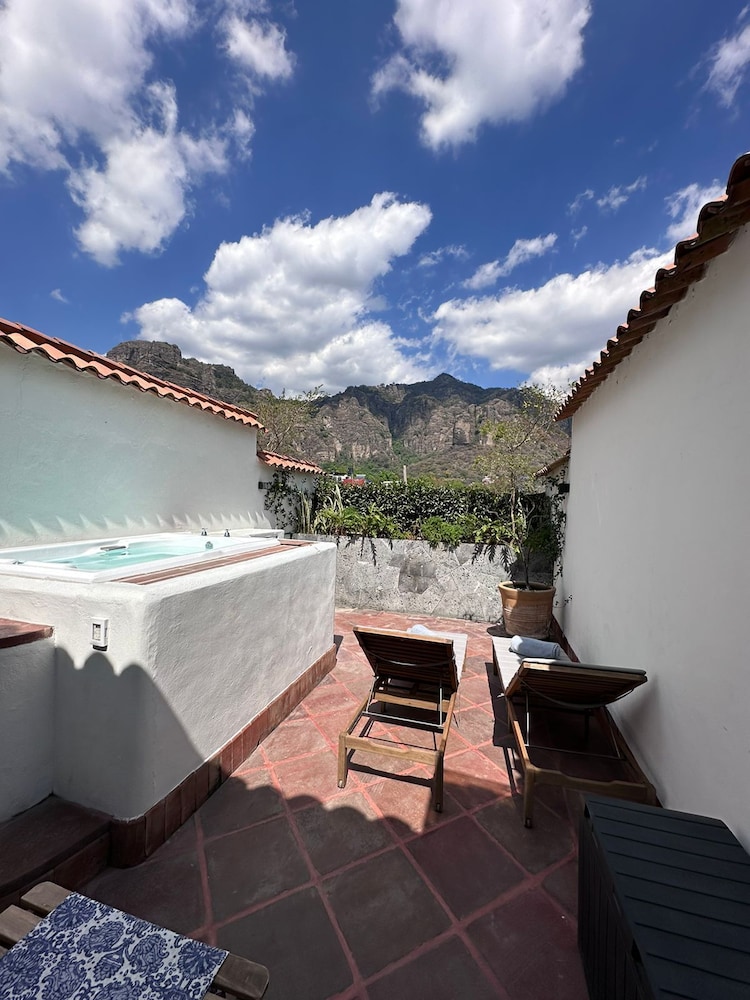 6 Suite Joaquín with jacuzzi and mountain view, photo 6