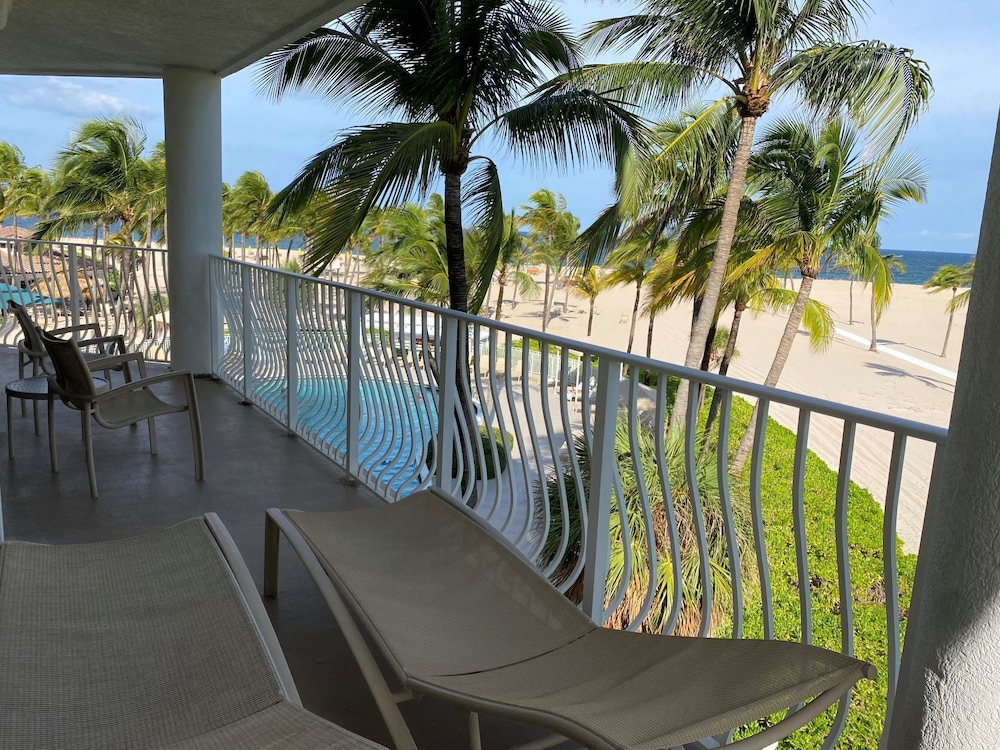 Premium Suite, 1 Bedroom, Non Smoking, Partial Ocean View - Photo 1