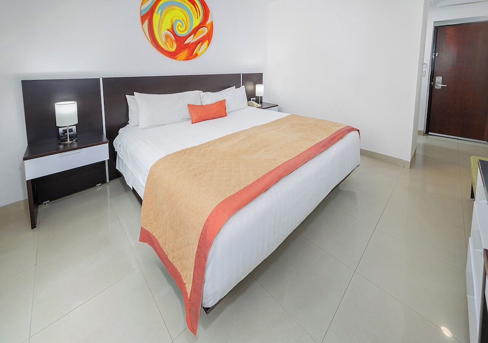 Standard Room, 1 King Bed - Photo 5