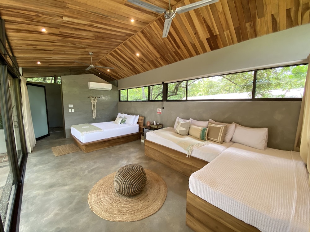 Room, Multiple Beds, Refrigerator, Garden View (Kawai) photo 2