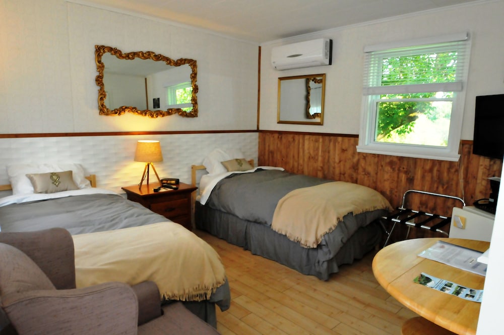 Room With Two Twin Beds photo 1