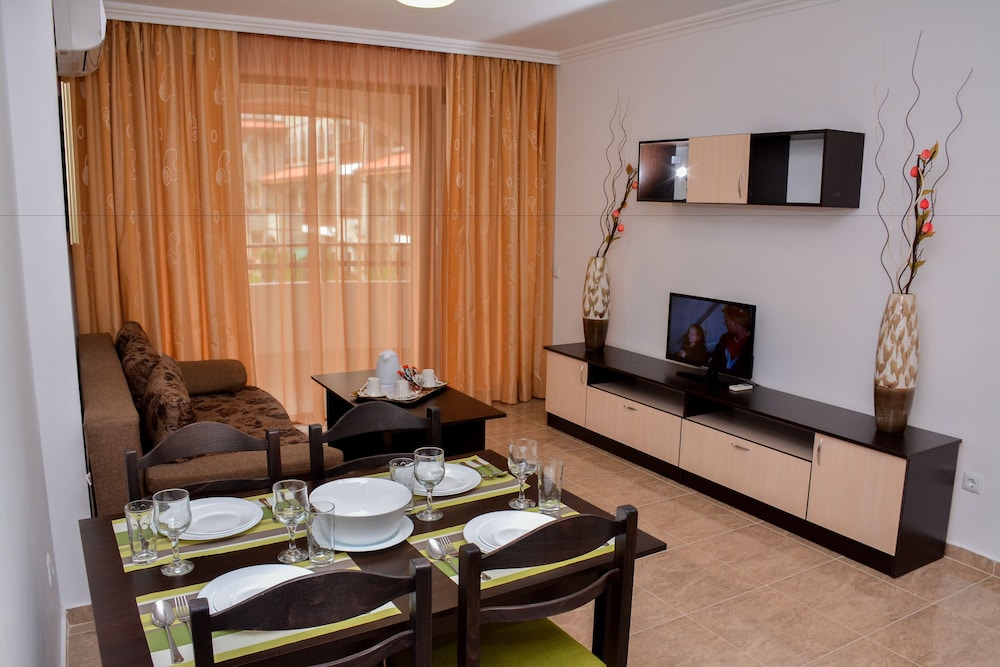 Apartment, 2 Bedrooms, Balcony, Pool View (Kitchenette ) photo 1