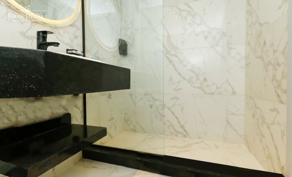 King Suite Jacuzzi Pyramids View Balcony - Photo 11