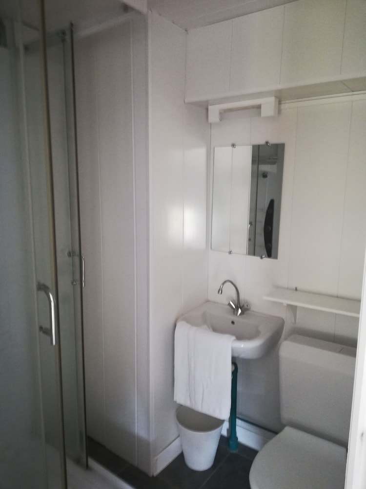 Basic Apartment photo 2