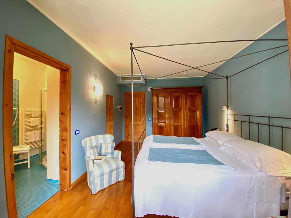 Superior Room, 1 Queen Bed, Garden View