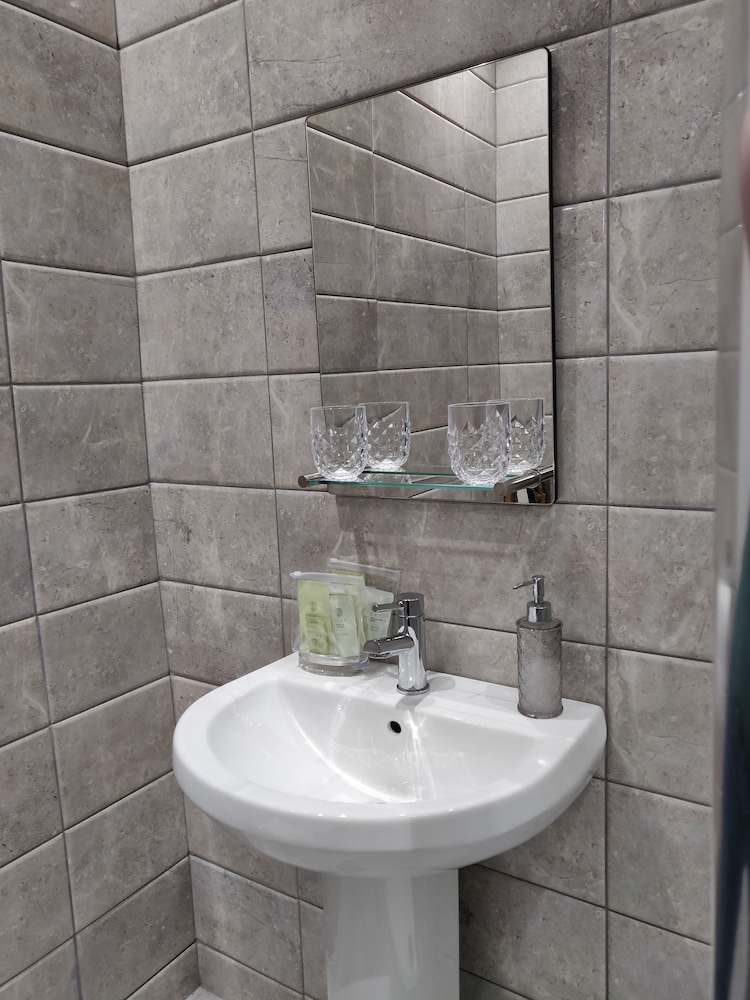 Deluxe Twin Room, Ensuite photo 1