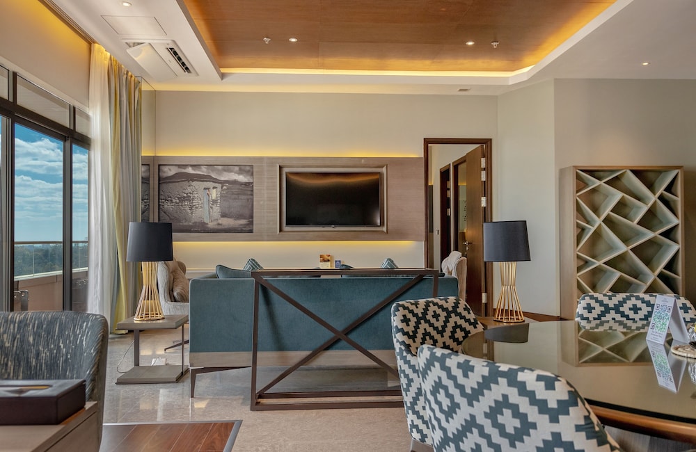 Premium Suite, Multiple Beds, Kitchenette - Photo 2