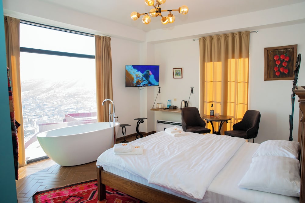 Luxury Room, 1 Queen Bed, City View