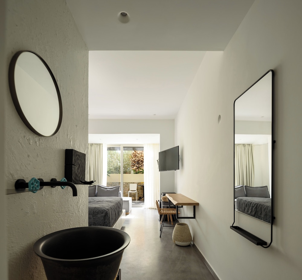 Junior Suite, Jetted Tub - Photo 5