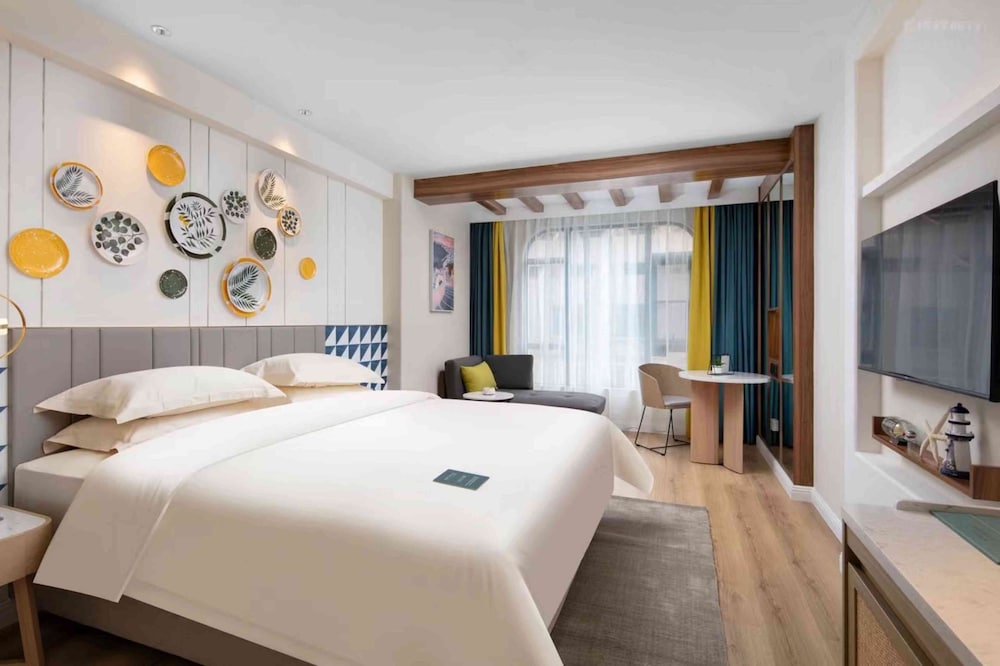 Deluxe Double Room with City View photo 3