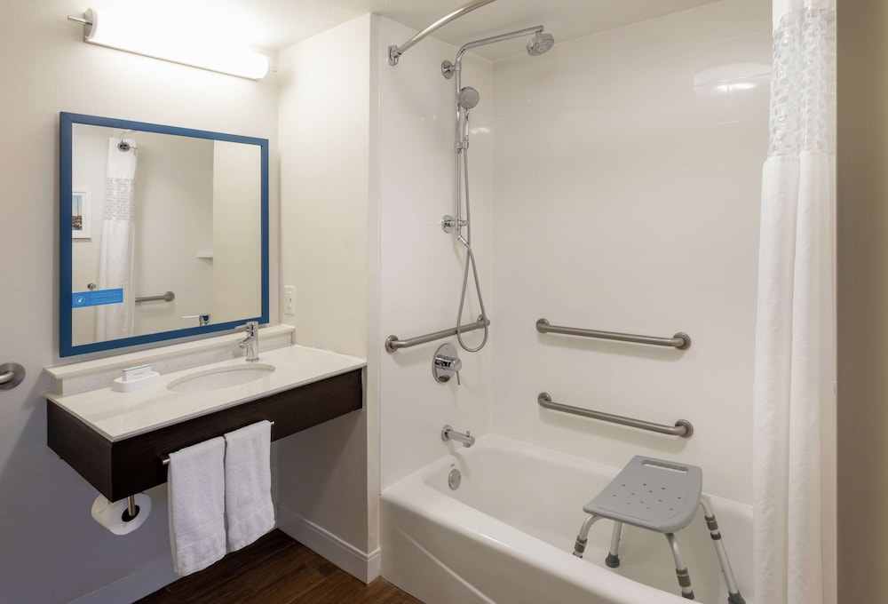 Room, 2 Queen Beds, Accessible, Non Smoking - Photo 2
