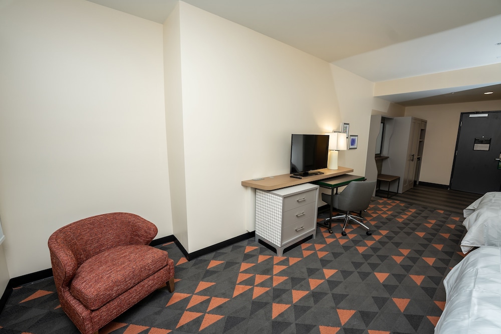 Standard Room, 2 Queen Beds, Accessible (Roll-In Shower) - Photo 8