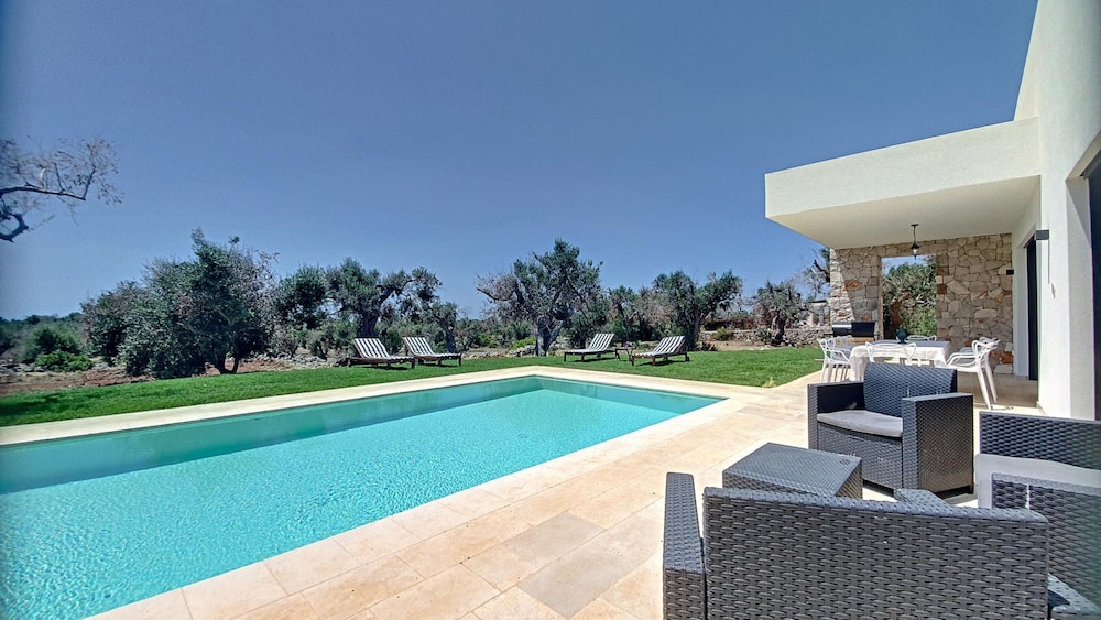 Villa photo 3
