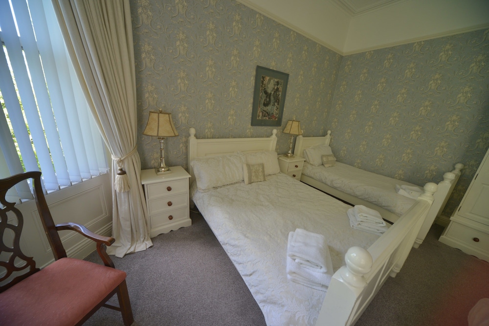 Family Room, Shared Bathroom, Garden View (Bluebell) photo 1