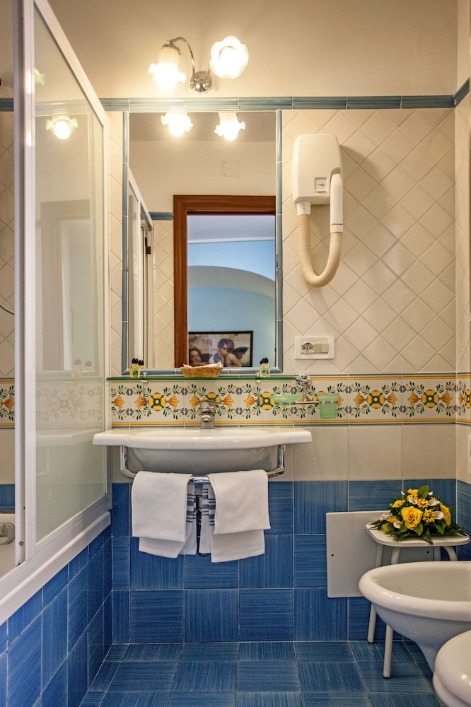 Classic Double Room - Photo 7