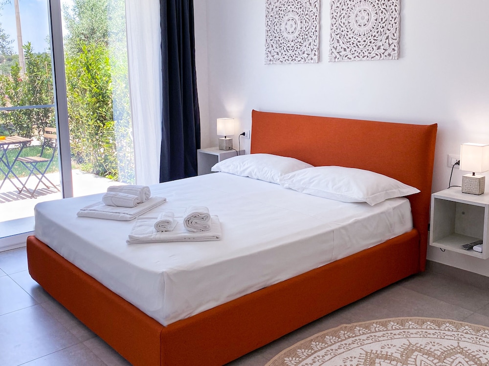 Classic Double Room, 1 King Bed, Pool Access, Garden View