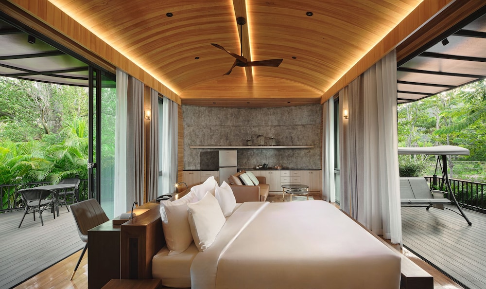 Suite Villa Outdoor Jacuzzi - Photo 1