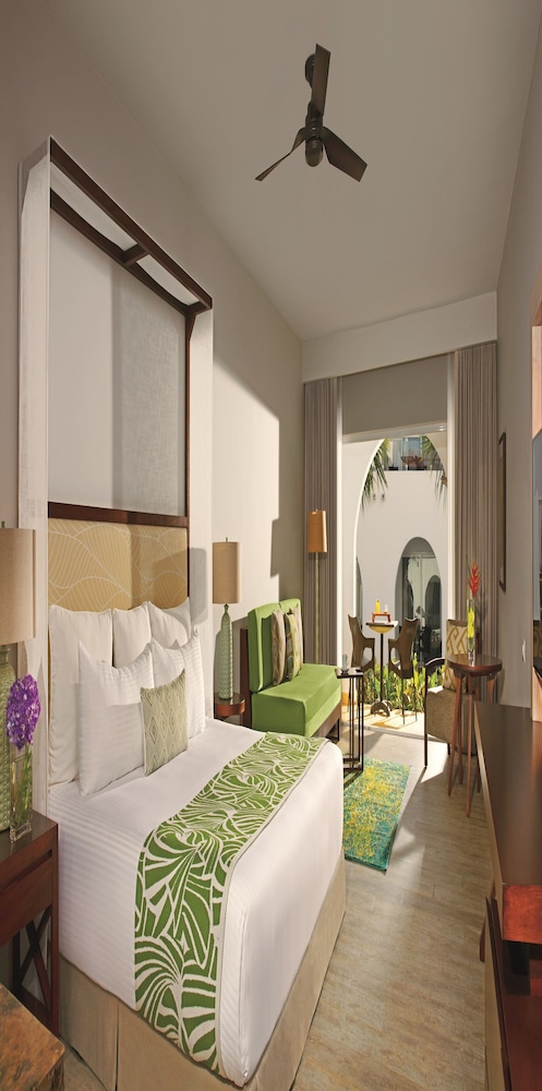 Deluxe Tropical View Double Bed photo 2