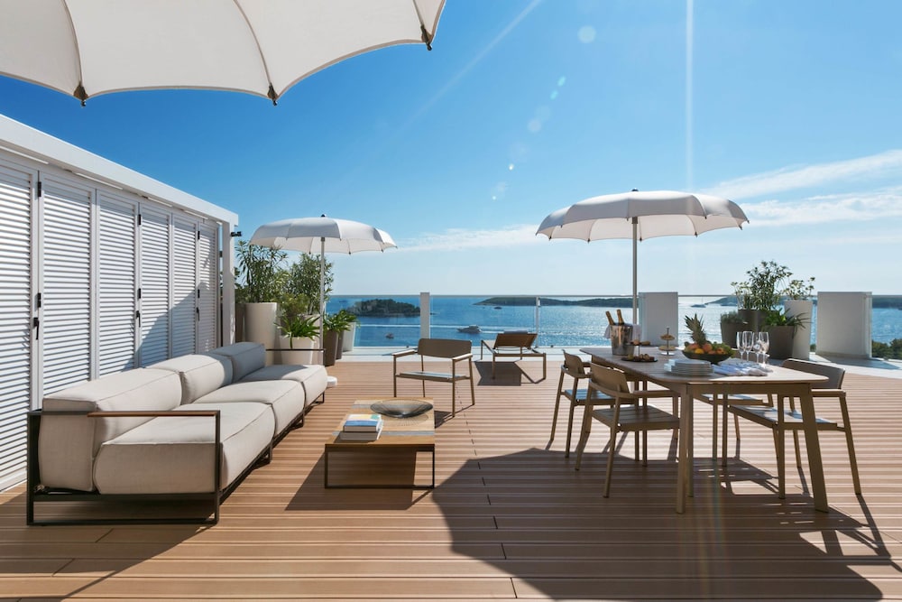 Deluxe Penthouse Two-Bedroom Suite, Terrace, Sea View - Photo 8