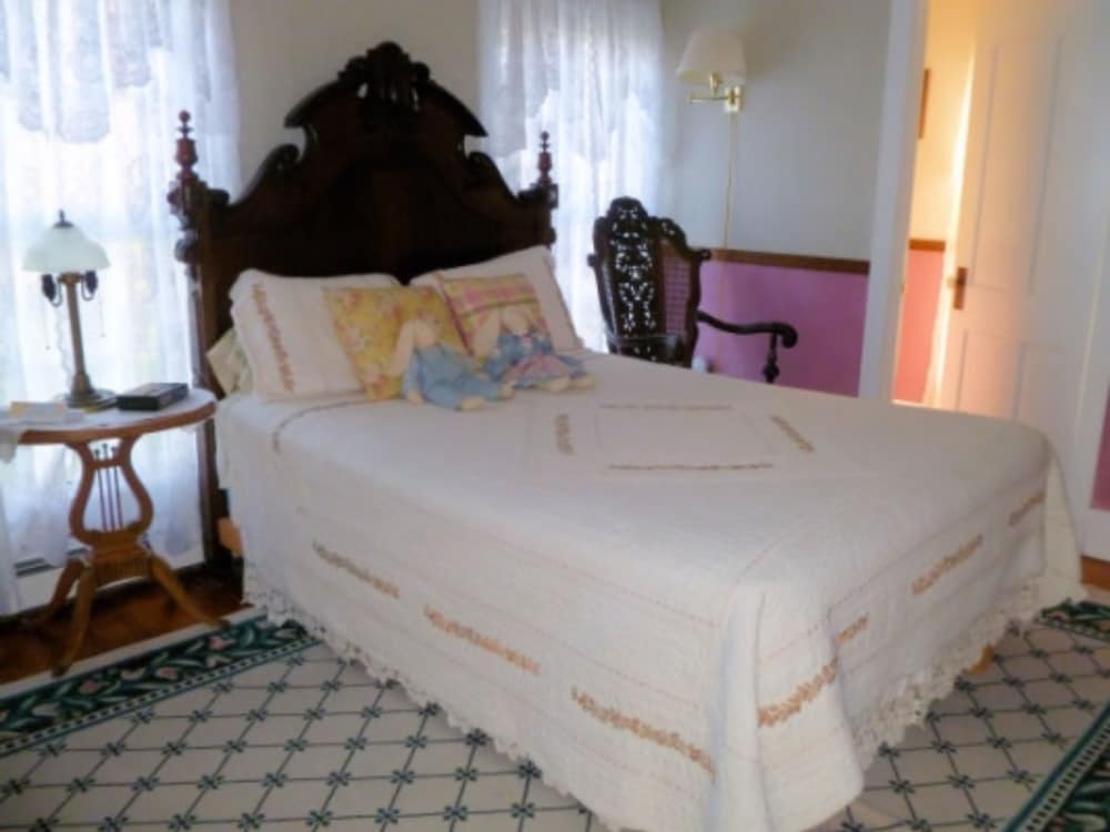 Room, Private Bathroom (Victorian Room)