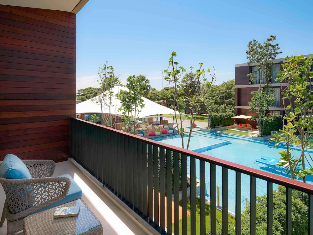 Family Suite, Multiple Beds, Pool View photo 3