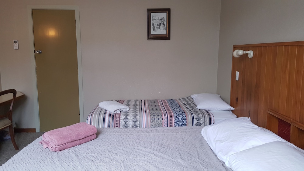 Queen Anne Suite with Ensuite photo 1