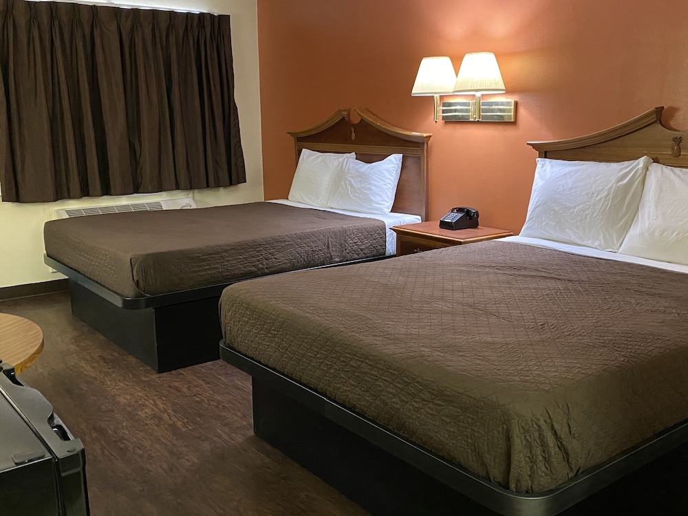 Standard Room, 2 Queen Beds, Smoking photo 1