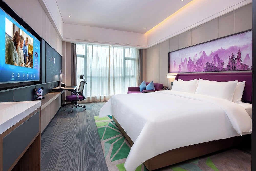 Superior Single Room, 1 Queen Bed with Sofa bed, Private Bathroom, City View photo 1