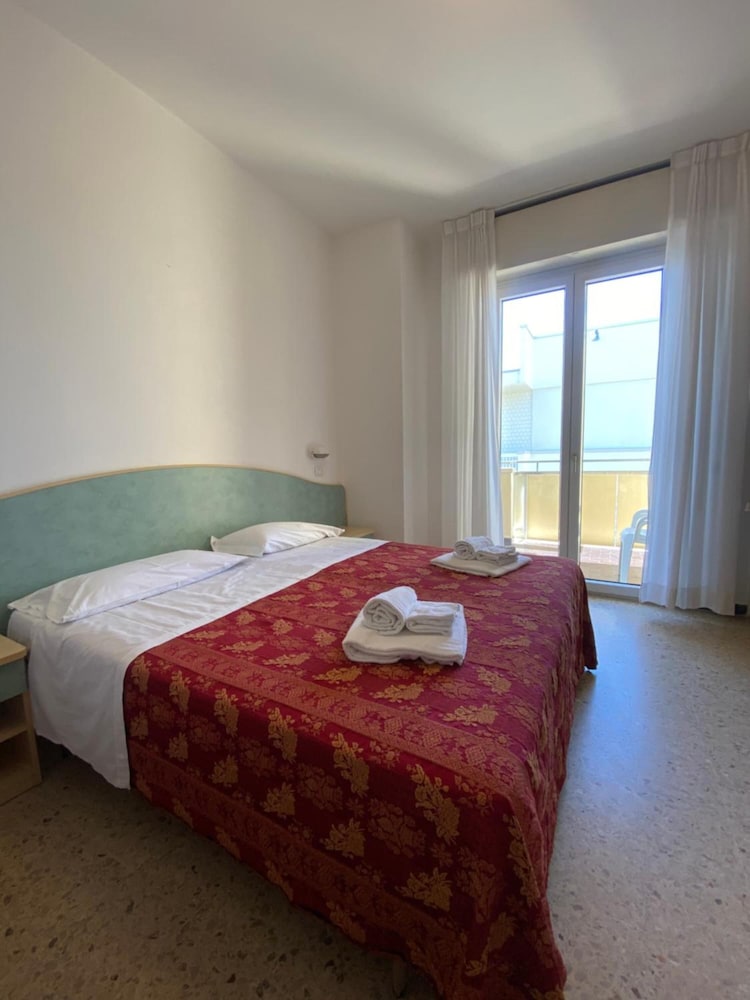 Basic Double or Twin Room - Photo 1