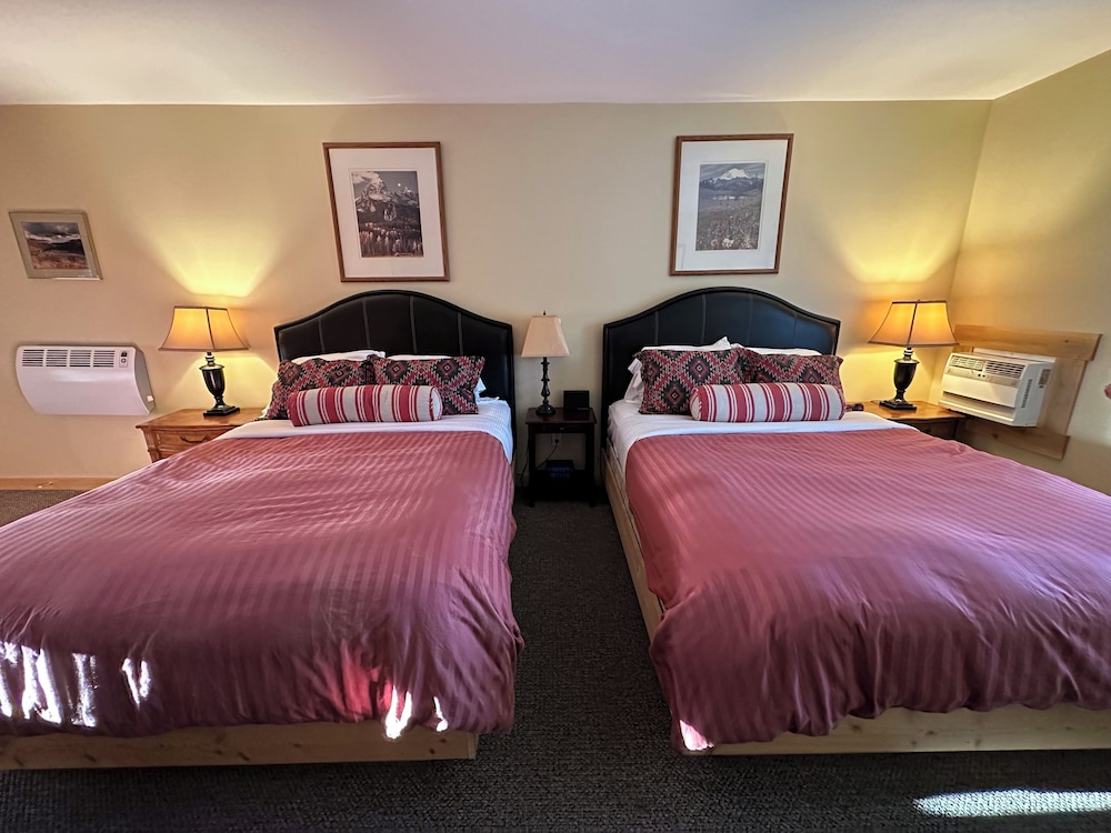 Deluxe Room, 2 Queen Beds, Non Smoking