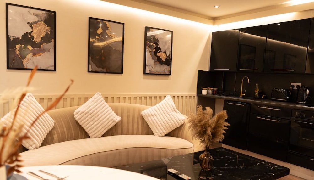 Deluxe Apartment, Hot Tub - Photo 26