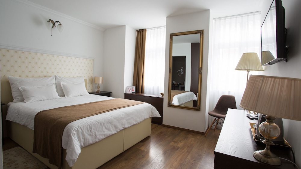 Classic Double Room, City View