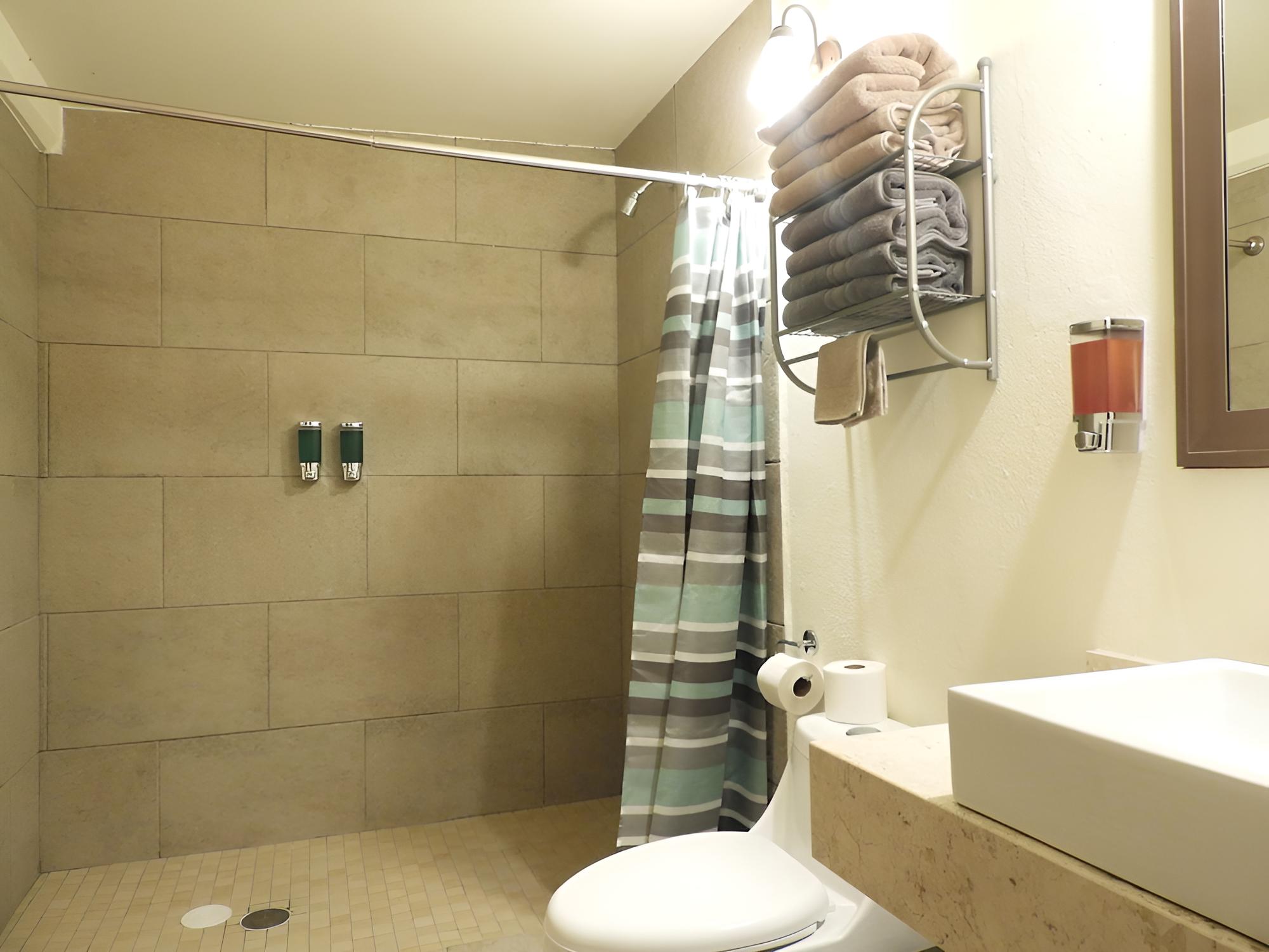 Standard Double Room, 2 Double Beds - Photo 12