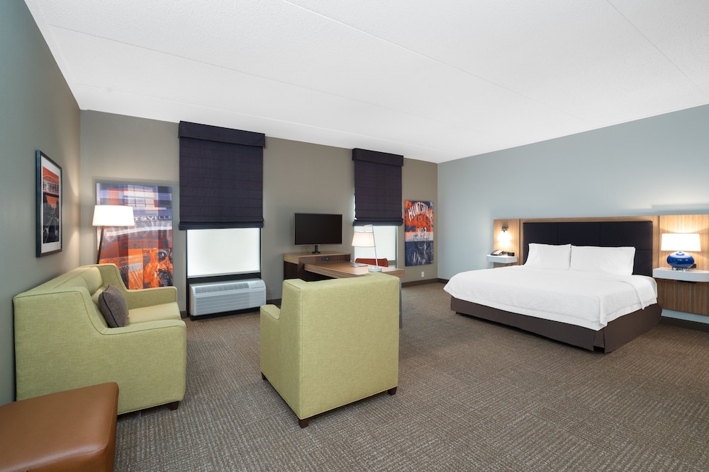 Suite, 1 King Bed, Accessible, Non Smoking - Photo 2