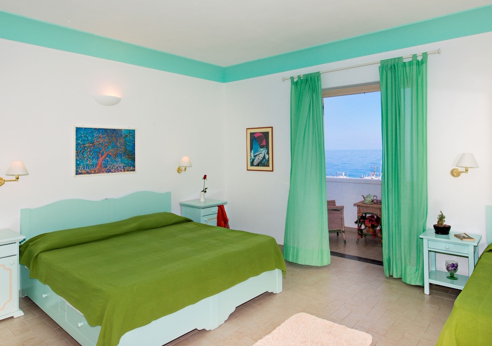 Deluxe Room, 1 Double or 2 Twin Beds, Terrace, Sea View photo 2
