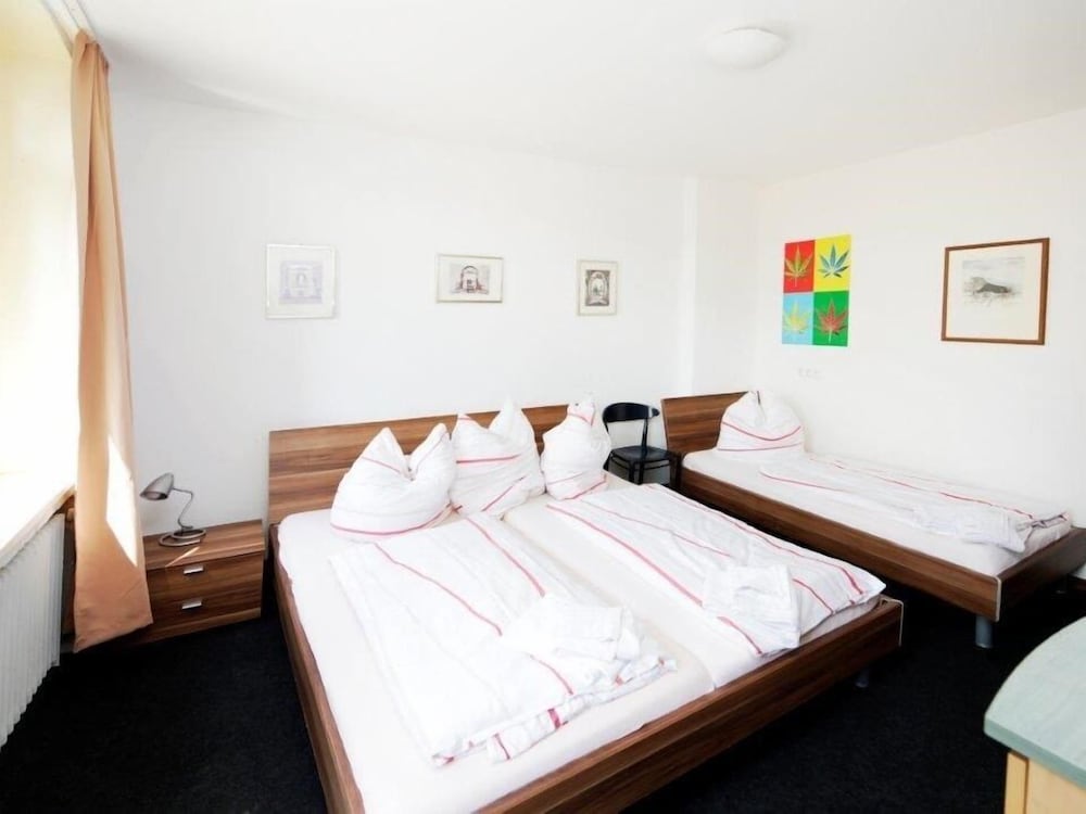 Economy Triple Room, Shared Bathroom photo 2