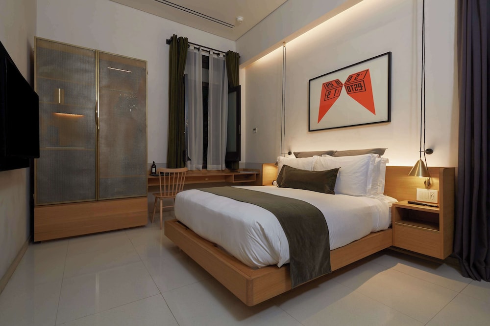 Room, 1 King Bed, Accessible (Roll-In Shower) - Photo 6