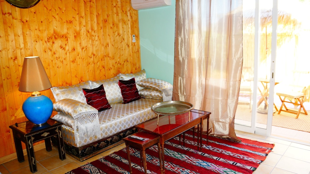 Deluxe Studio