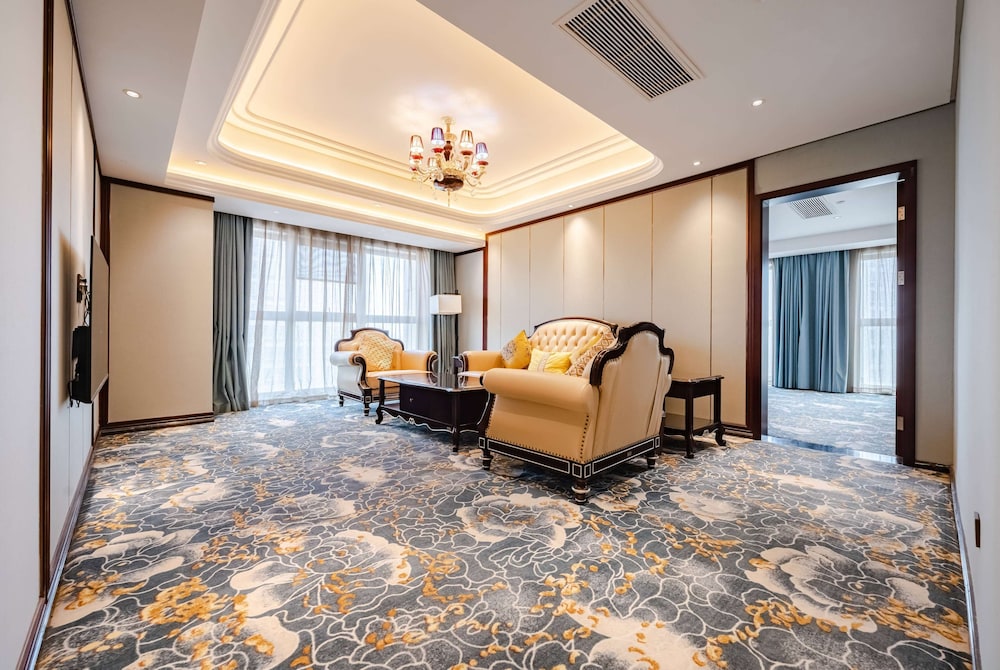 Suite, 1 King Bed, Smoking (VIP Room) photo 1