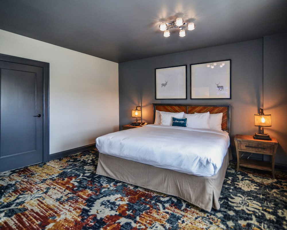 Premier Suite, 1 King Bed, Non Smoking photo 2