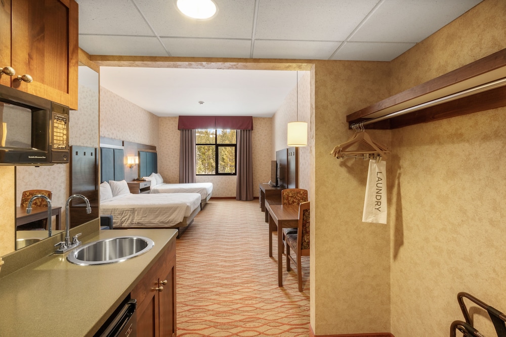 Mountain View Suite, 2 Queen Beds & Sofa Pull-Out photo 3