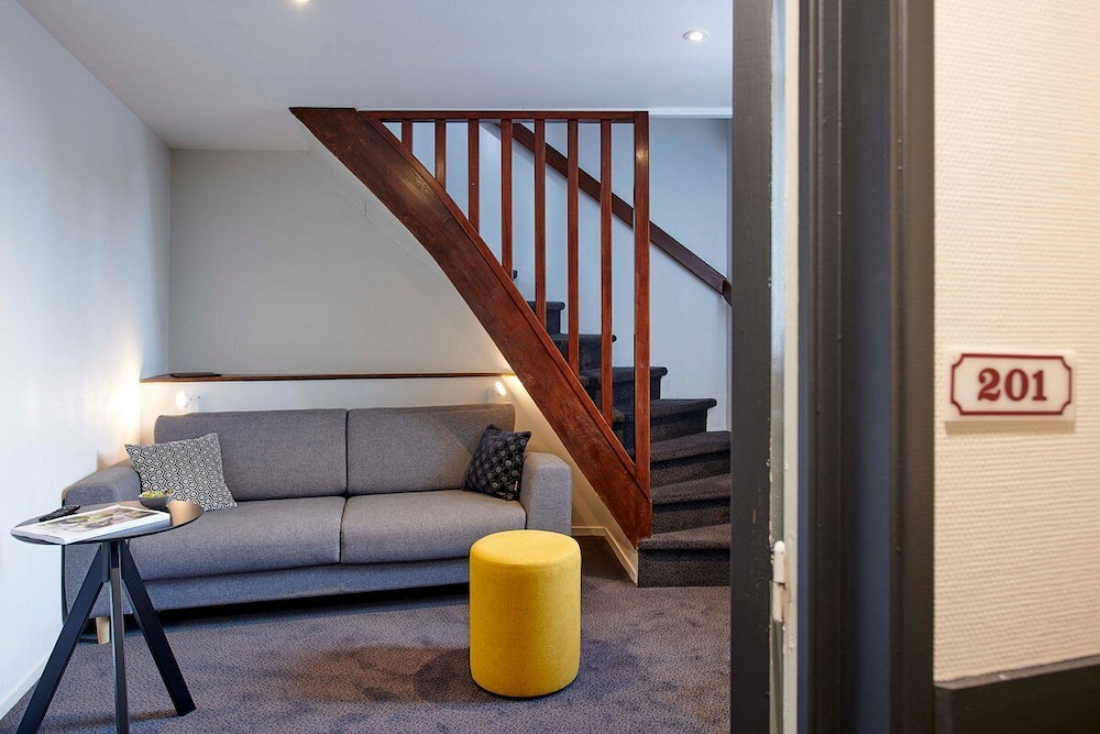Family Room, Mezzanine