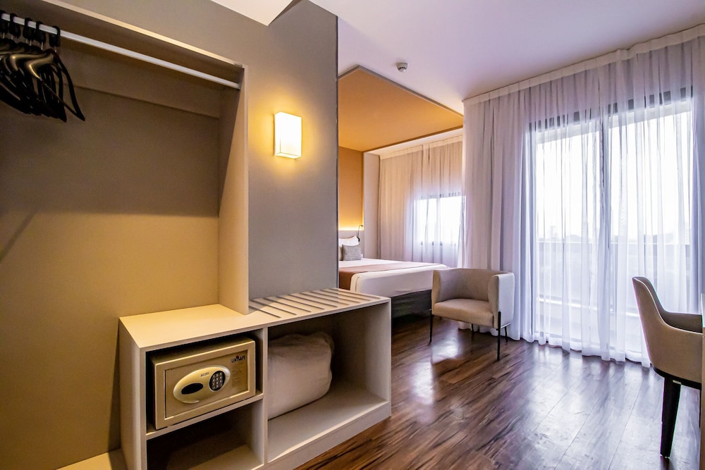 Premium Suite - Photo 4