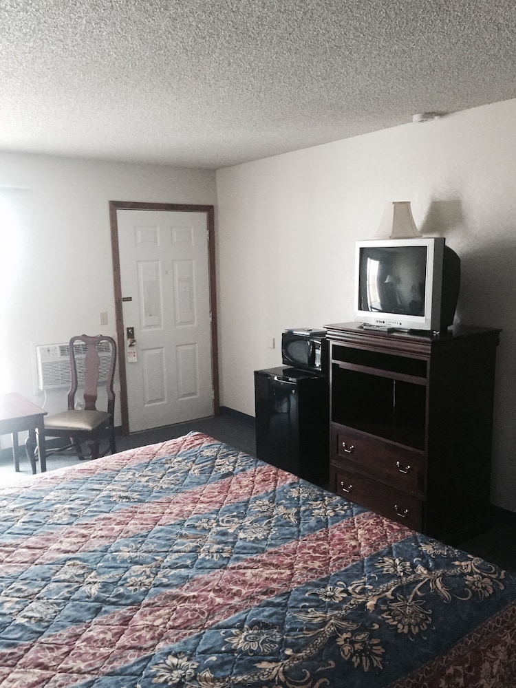 Standard Room, 1 King Bed, Non Smoking photo 3