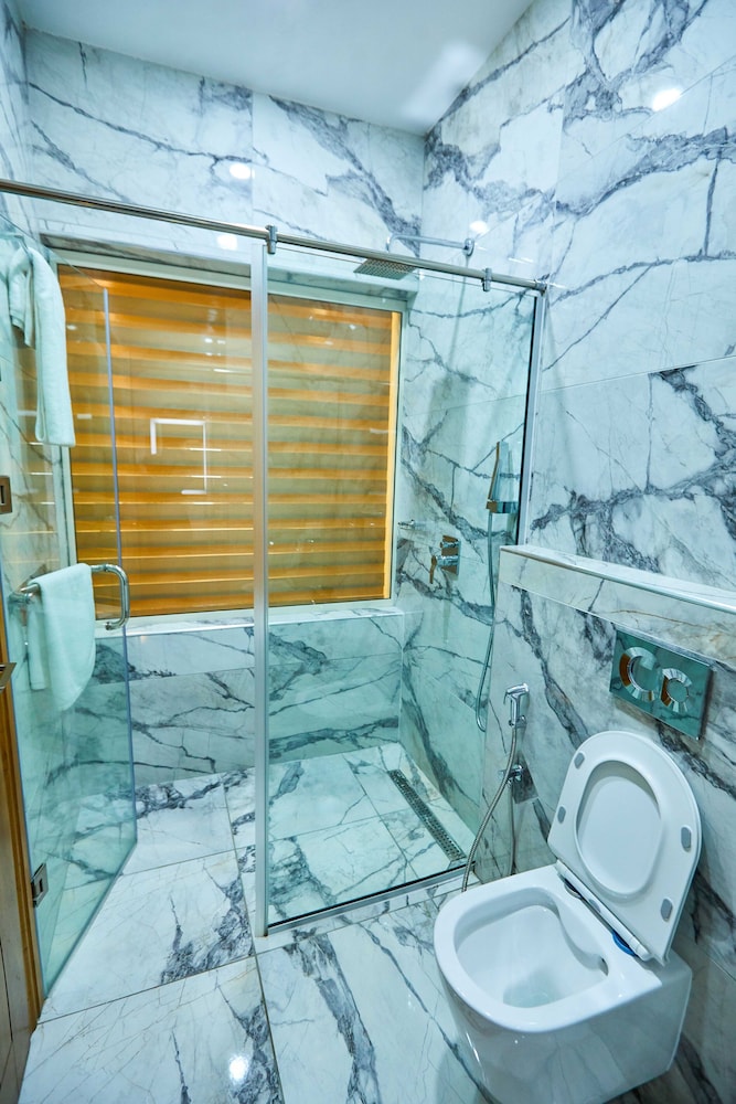Luxury Twin Room - Photo 9